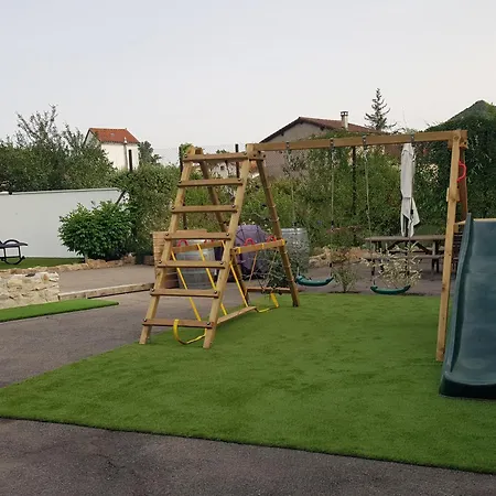 Aux Tourterelles Holiday home Tournemire (Aveyron)